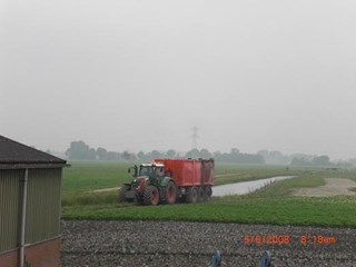 Jos met de 930 op een land in berkhout